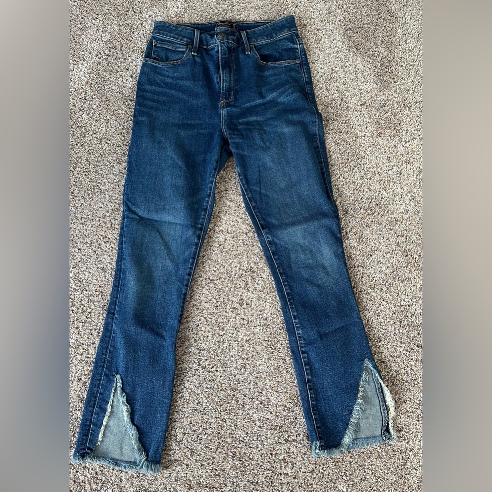 ABERCROMBIE & FITCH SIMONE HIGH RISE ANKLE JEANS 26/2R EUC